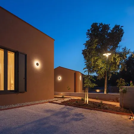 Casa Nini For 6 People In With Private Pool Ρόβινι